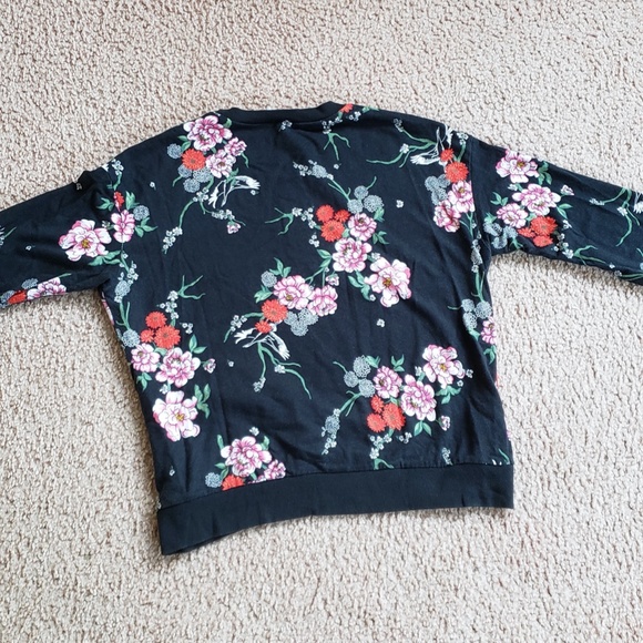 Super Cute H&M Cotton Sweatshirt Black with Pretty Pink Red Green Floral Flowers - Picture 5 of 12